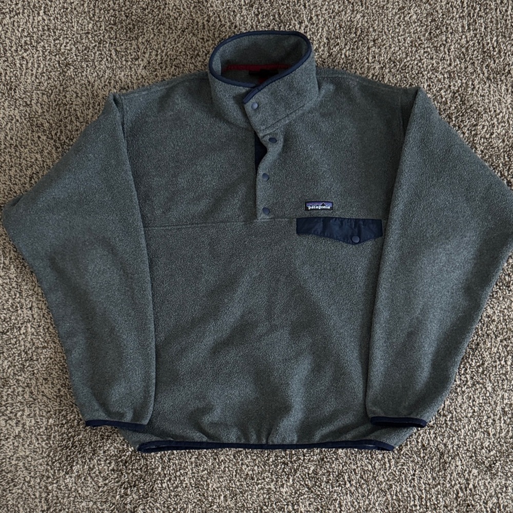 Patagonia Charcoal Fleece Synchilla with Navy Accents